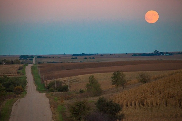 What is the Harvest Moon effect?