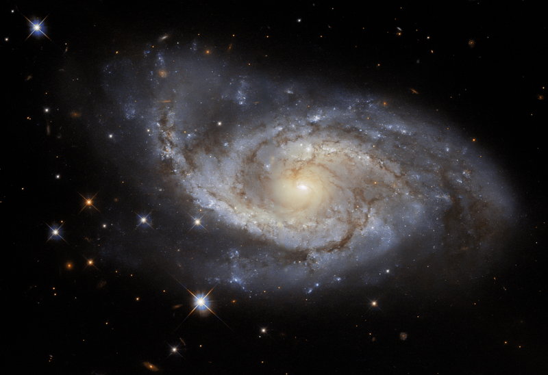 Hubble Sights a Sail of Stars